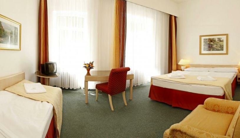 Hotel Romania Karlovy Vary - Třílůžkový pokoj s výhledem do dvora